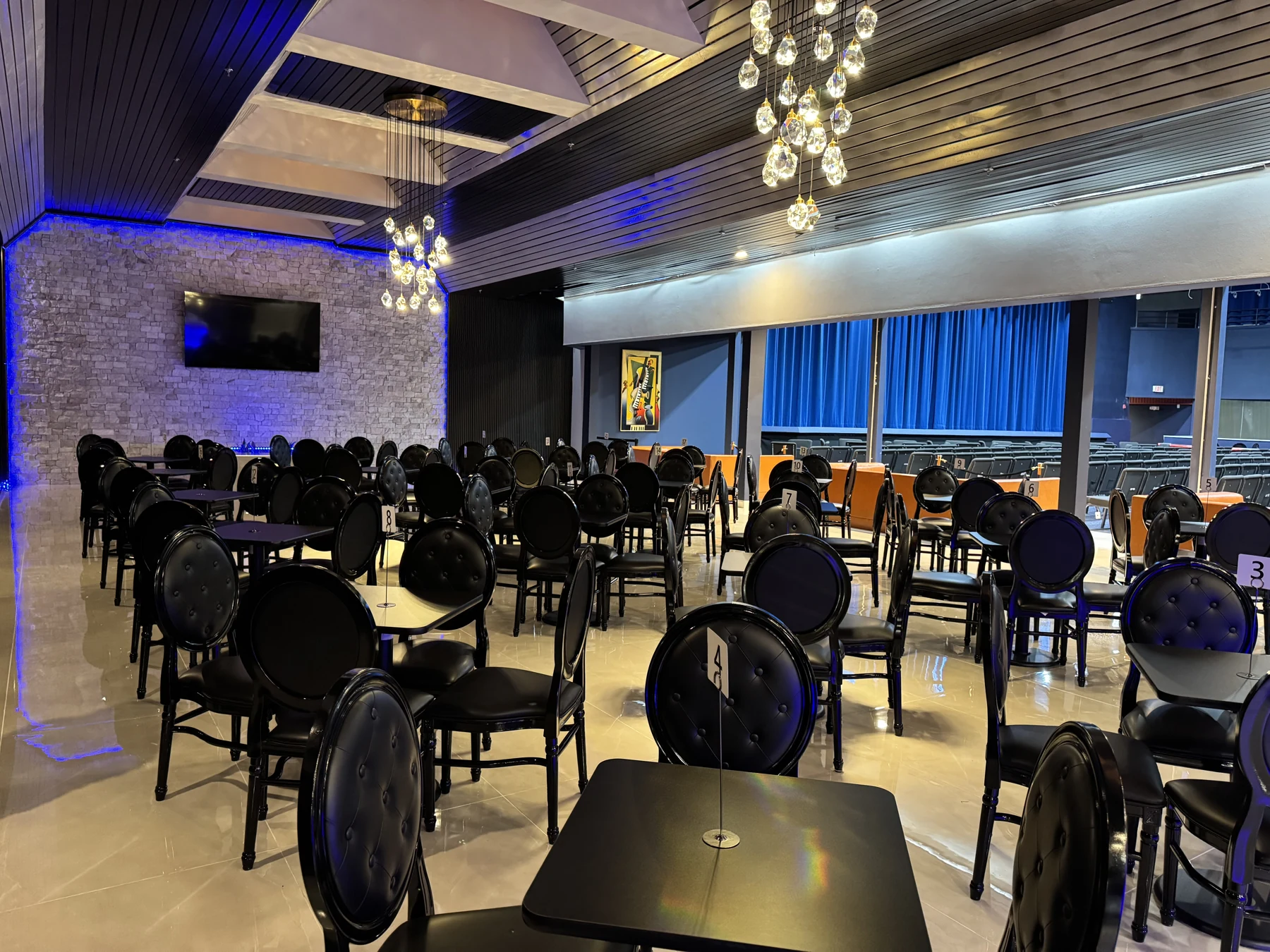 Dining tables and chandeliers in the Piano Sky Lounge